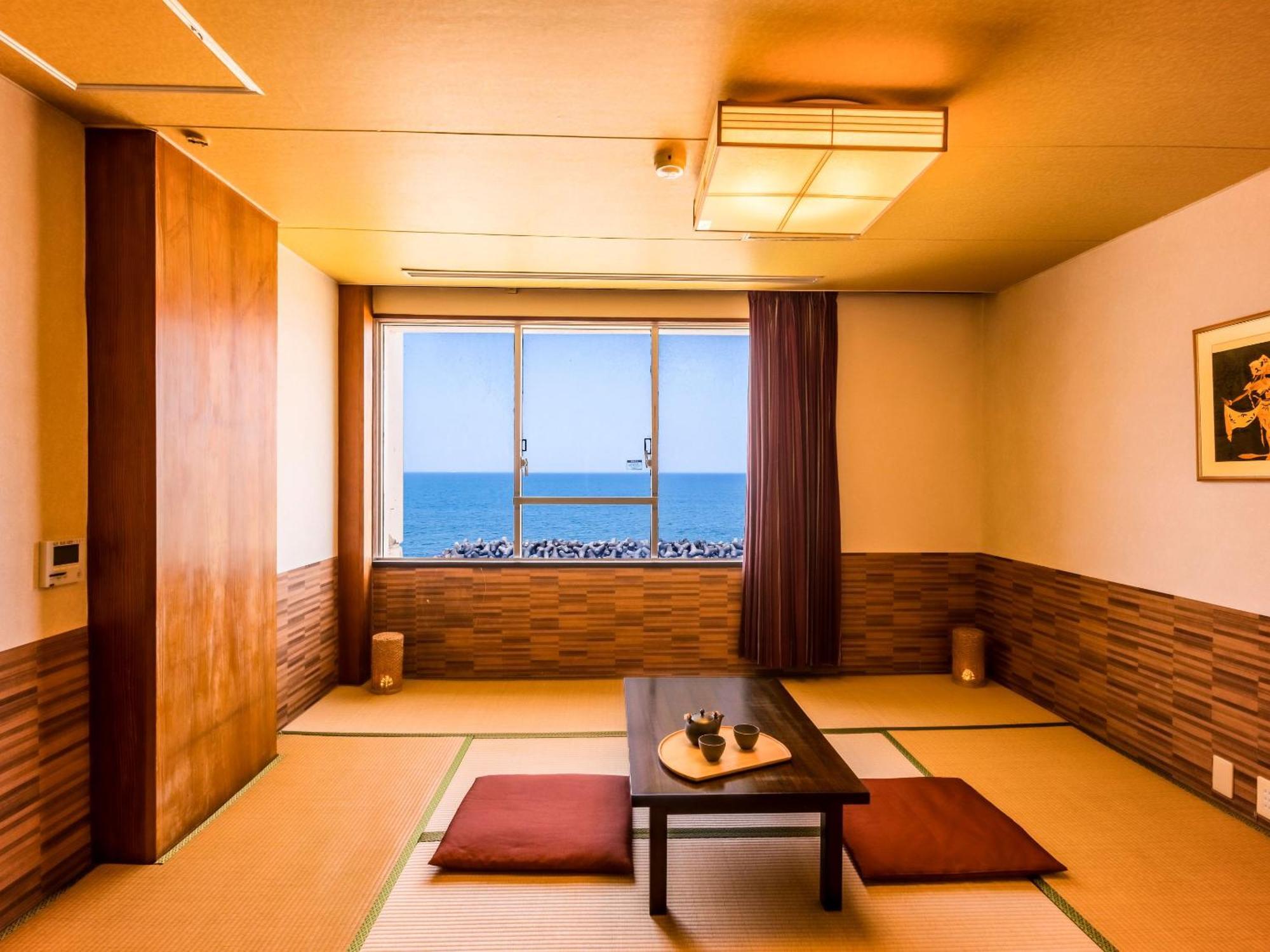 Готель Ooedo Onsen Monogatari Kaike Йонаґо Номер фото